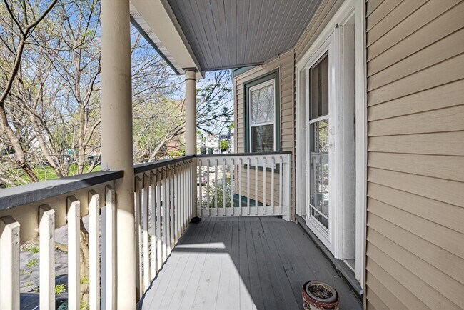 Building Photo - 28 Edison Green