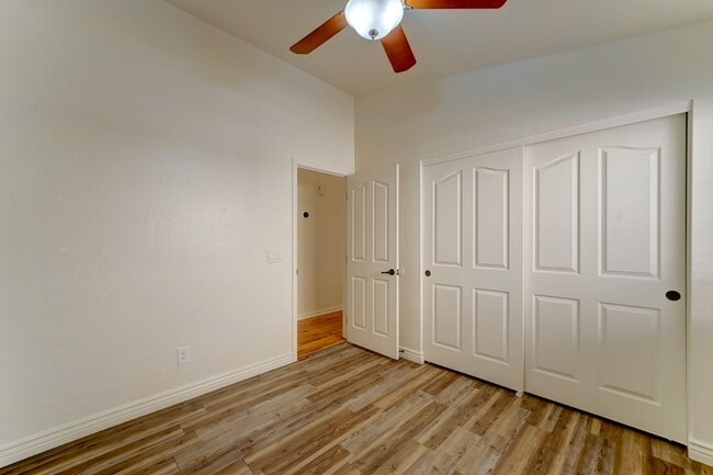 Building Photo - 2014 E Glenhaven Dr