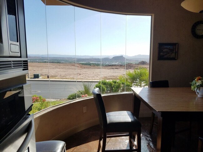 Building Photo - Beautiful Corner Lot! FULLY FURNISHED! Available Now!!