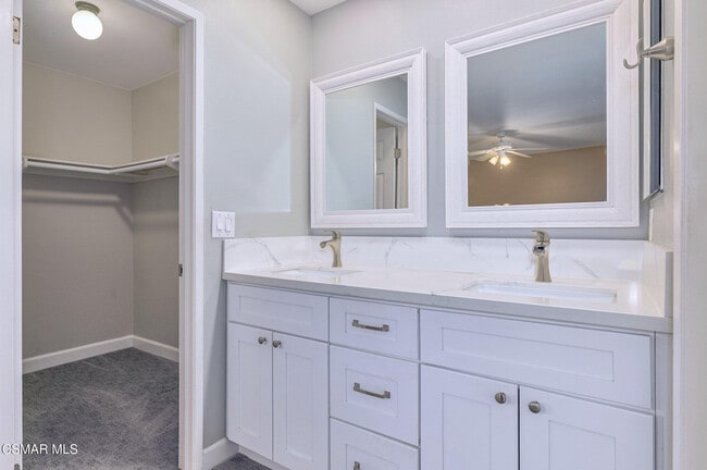 Building Photo - 6058 Hedgewall Dr