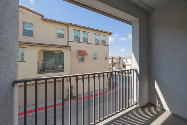 Building Photo - 1749 Laurelwood Wy