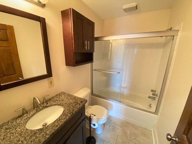 Building Photo - Kerr St 694-696 GW2