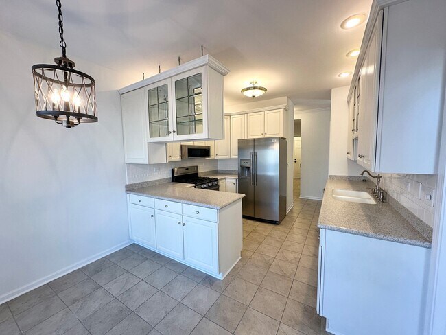 Building Photo - 224 Charlotte Pl