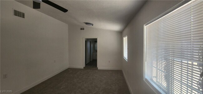 Building Photo - 1608 E McDonald Ave