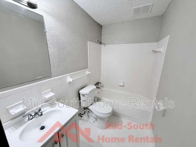 Building Photo - 139 N Claybrook St