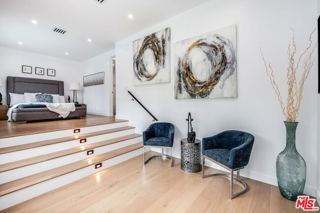 Building Photo - 13378 Contour Dr