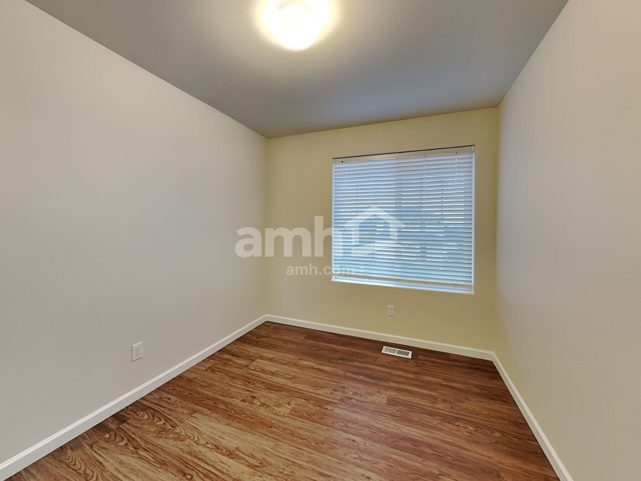 Building Photo - 18946 Lipoma Ave E