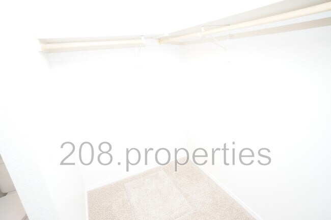 Building Photo - 201 W Lava Falls Dr