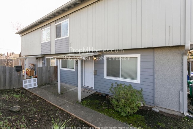 Building Photo - Charming Four-Plex In Foster-Powell!