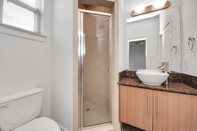 Building Photo - 1403 Delano St