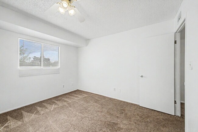 Building Photo - 4522 N 15th Ave