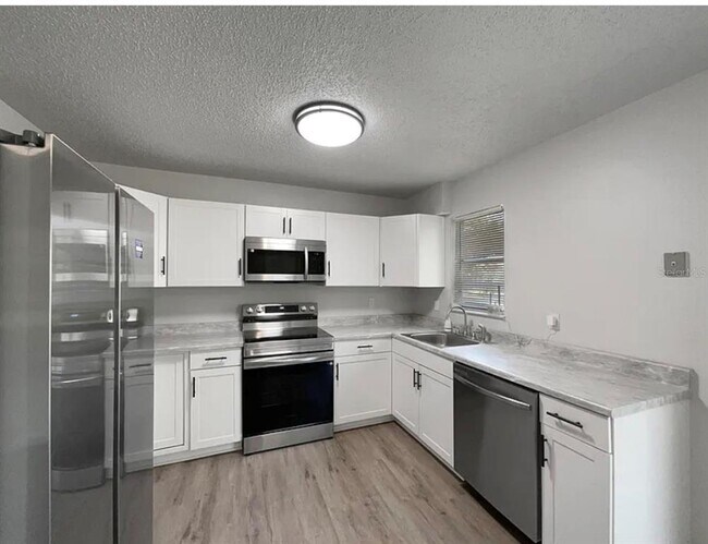 Building Photo - 1541 SW Curry St