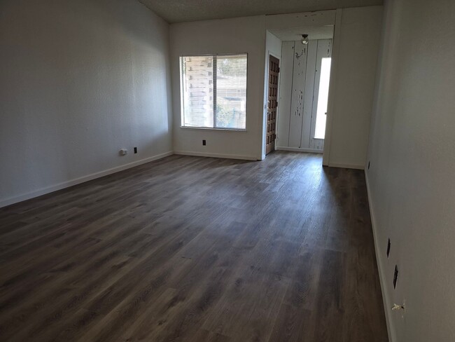 Building Photo - 4688001/70