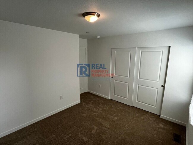 Building Photo - 537 Nightsky St
