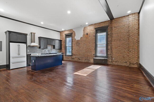 Building Photo - 719 Bank St NW