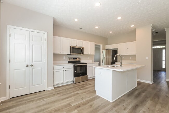 Building Photo - 25 Valley Brook Dr