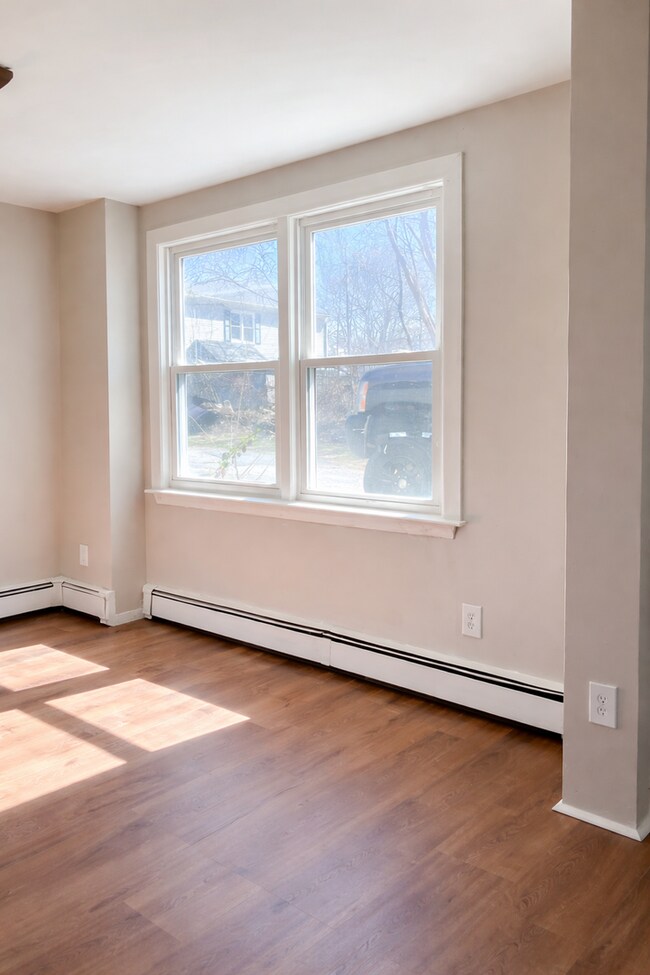 Building Photo - 40 Montcalm Ave
