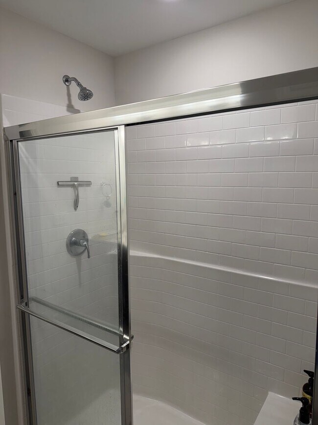 Building Photo - 3 Bedroom 2.5 Bath Townhome is the Madison Park area!!! $500 off the 1st Full Month's Rent!!!