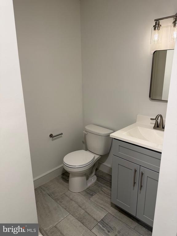 Building Photo - 1087 Mt Tom Rd