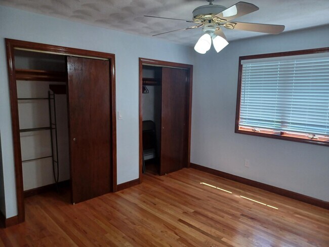 Master Bed 13 x 14 appox - 35 Danny Rd