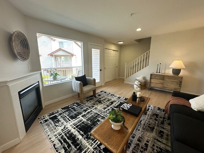 Building Photo - Updated 3-Story Condo with Balconies in So...