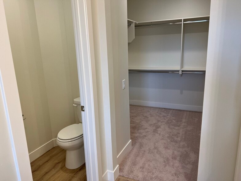 Building Photo - 2744 W Columbo Ln