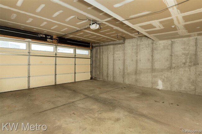 Building Photo - 788 Eagle Dr