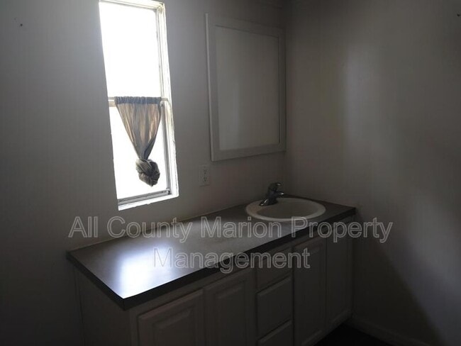 Building Photo - 1011 NW 42nd Ln