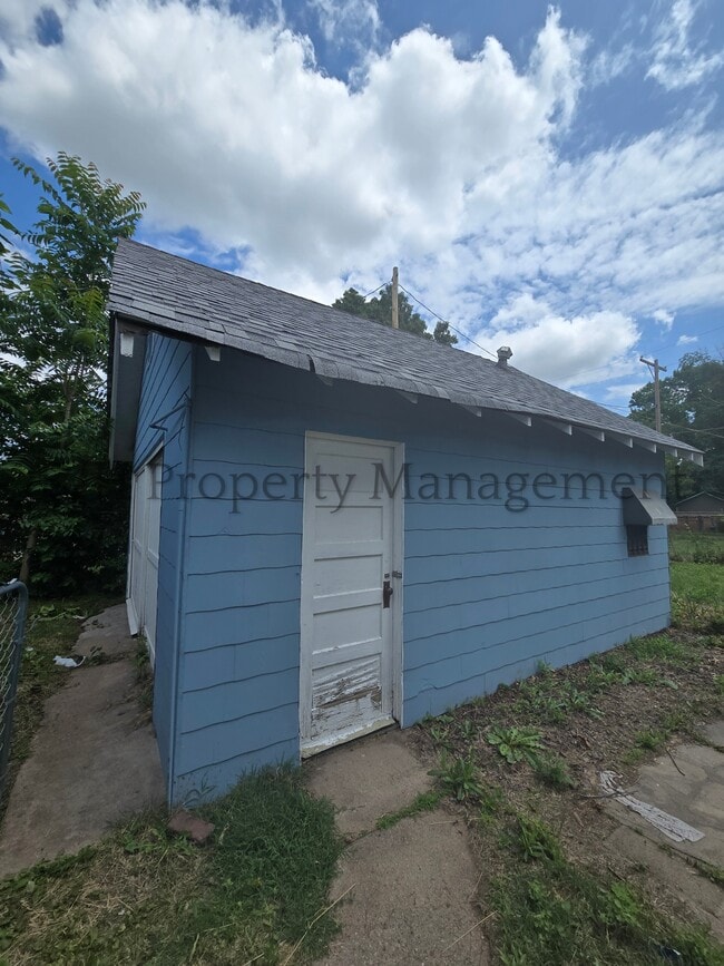 Building Photo - 212 S Meridian Ave