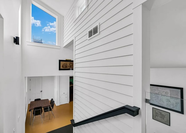 Building Photo - NEW LISTING-5 bedroom, 3 bathroom farmhouse-DeLand, Illinois