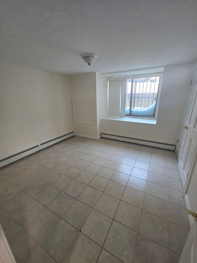 Building Photo - One bedroom MBTA GL-B