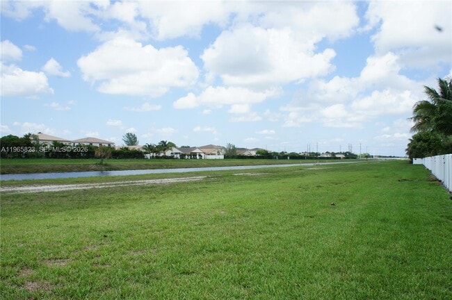 Building Photo - 12885 SW 49th Ct