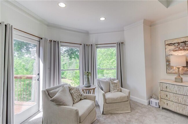 Building Photo - 2870 Roanoke Rd