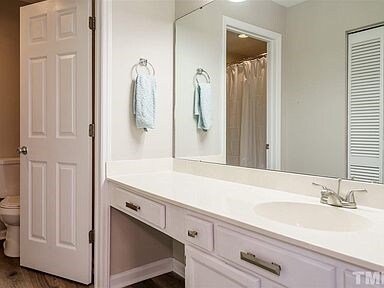 Master BA vanity - 622 New Kent Plz