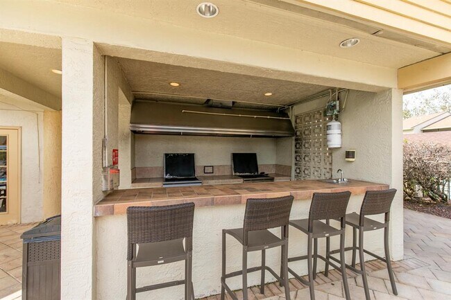 Building Photo - 2002 Blue Hawk Ct