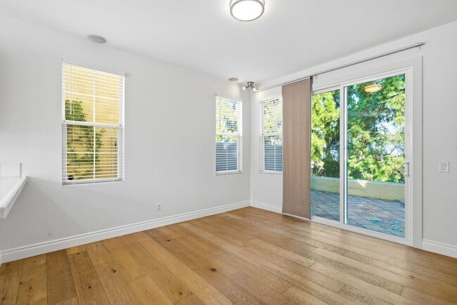 Building Photo - Beautiful 3 Bedroom 2.5 Bath Single Family...