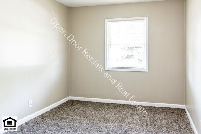 Building Photo - 3 bed 1 bath home on North Side of Fort Wayne
