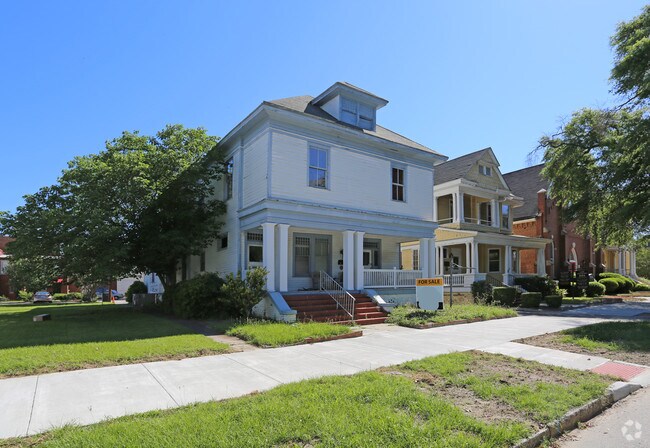 Primary Photo - 563 Greene St