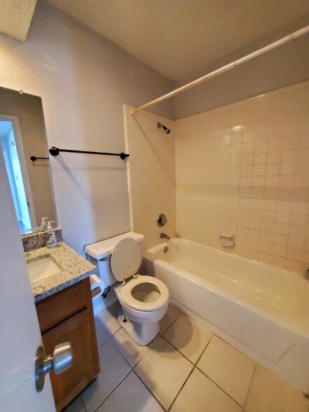 Building Photo - 310 Bluegrass Ln