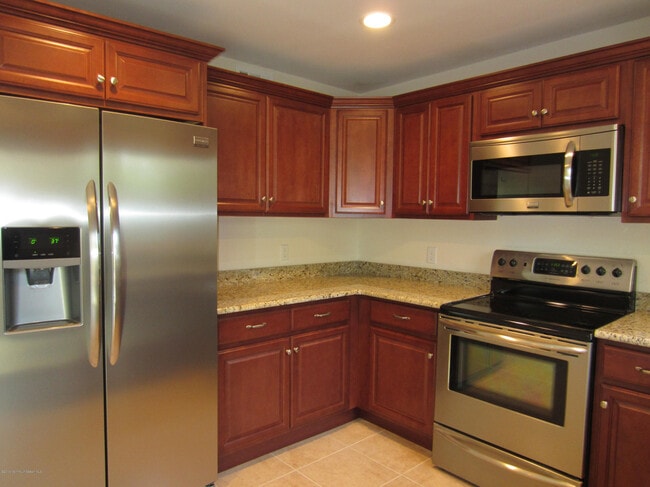 Building Photo - 22 Lasatta Ave