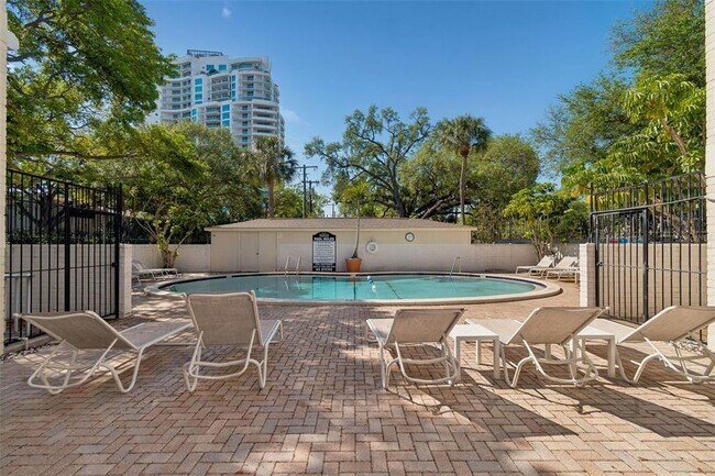 Building Photo - 3325 Bayshore Blvd