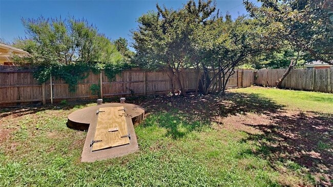Building Photo - 2640 Manchester Dr