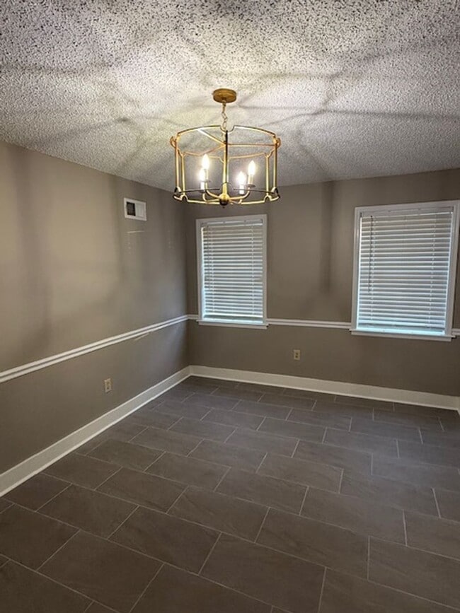 Building Photo - Renovated 3 Bedroom 2 Bath Home on 2 Acres!