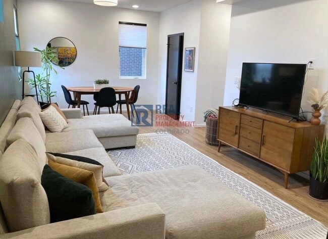 Building Photo - 1266 Newton St