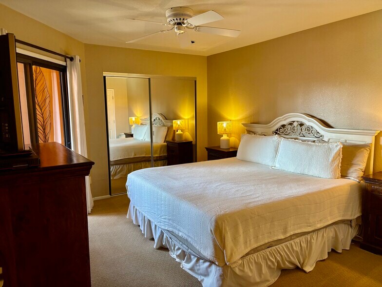 Building Photo - 12222 N Paradise Village Pky W