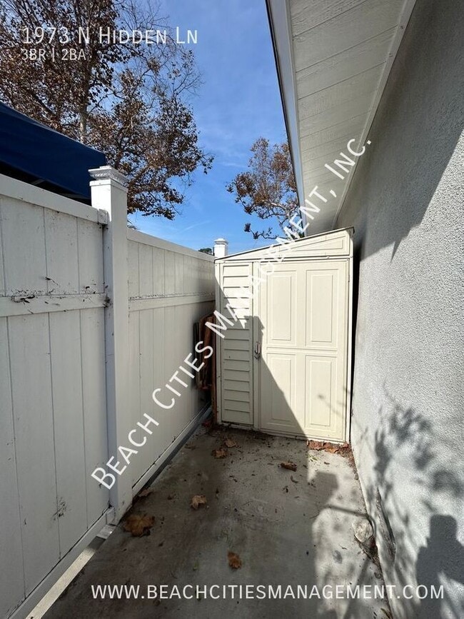 Building Photo - 1973 N Hidden Ln