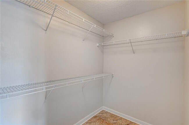 Building Photo - 9833 Baywinds Blvd