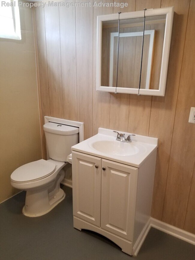 Building Photo - Meticulously Maintained 2 Bedrooms and 1.5...