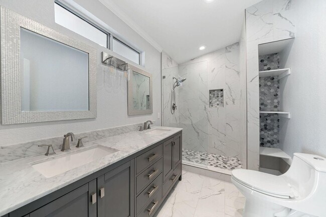 Building Photo - 54140 Avenida Mendoza