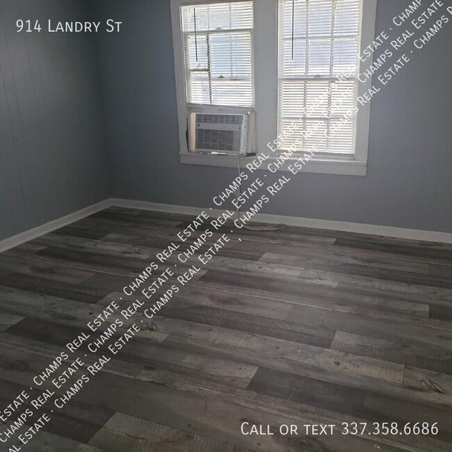 Building Photo - 914 Landry St